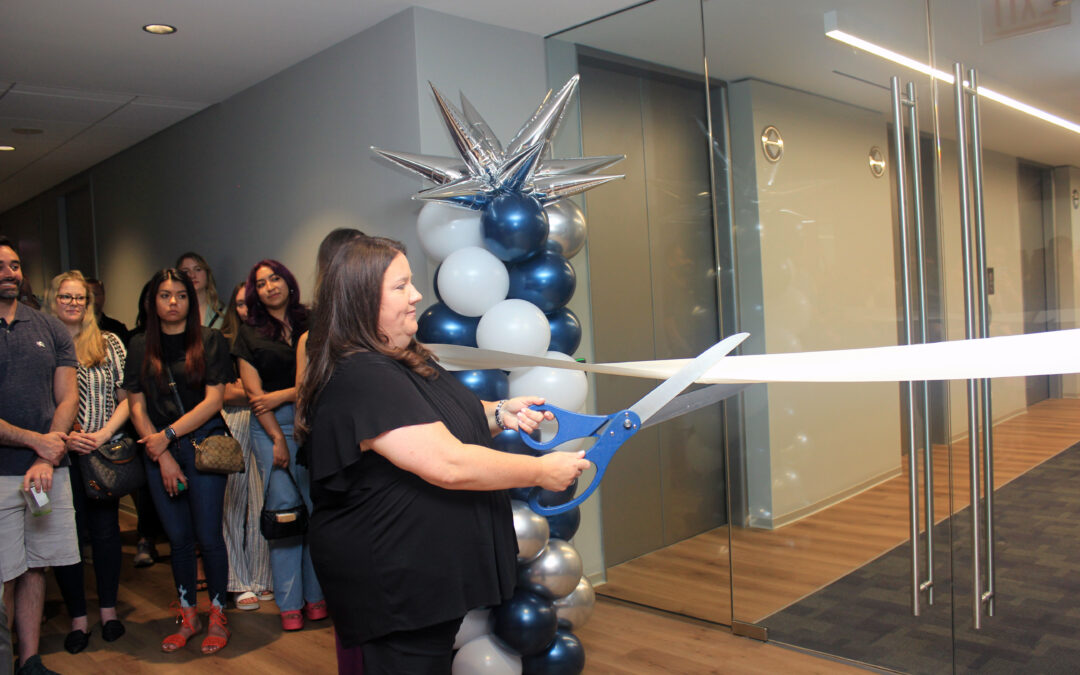 Kristen L. Fitzpatrick, CPA, Managing Principal, cut the celebratory ribbon at the Grand Opening of Miller Cooper & Co., Alliance Pension and BT Partners’ new downtown Chicago office.